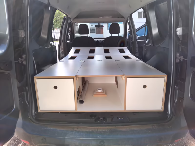 ¿Cuál es la distancia entre ejes del Renault Kangoo?