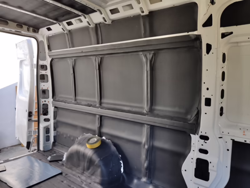 ¿Cuánto aislamiento se necesita para una furgoneta?