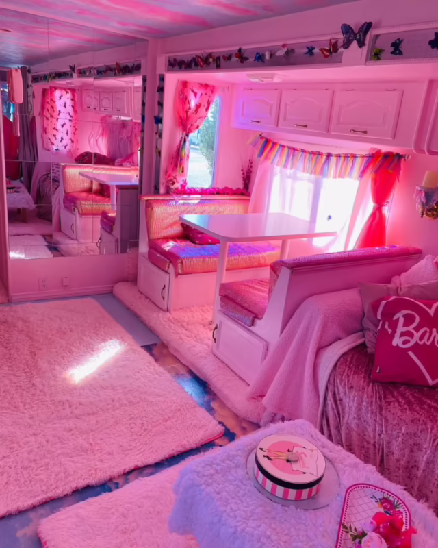 ¿Quién está en la caravana del amor?