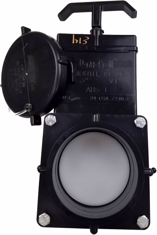 ¿Se puede dejar abierta la válvula del tanque de aguas negras de la autocaravana?