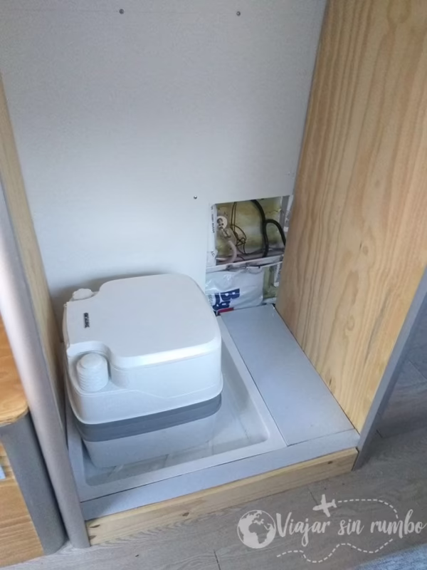 ¿Cómo funciona un baño húmedo en una autocaravana?