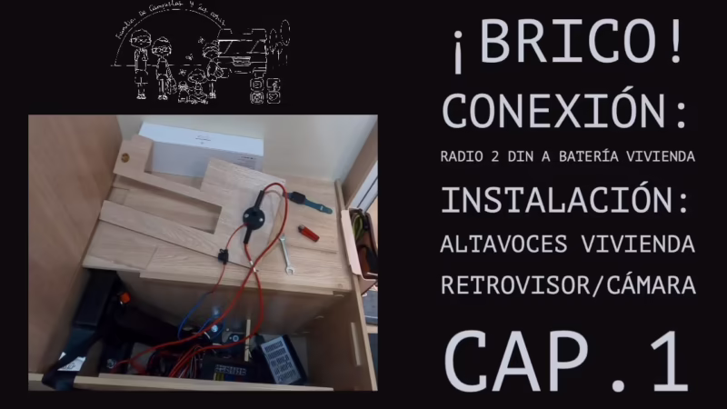 ¿Dónde va el cable rojo de la cámara de reversa?