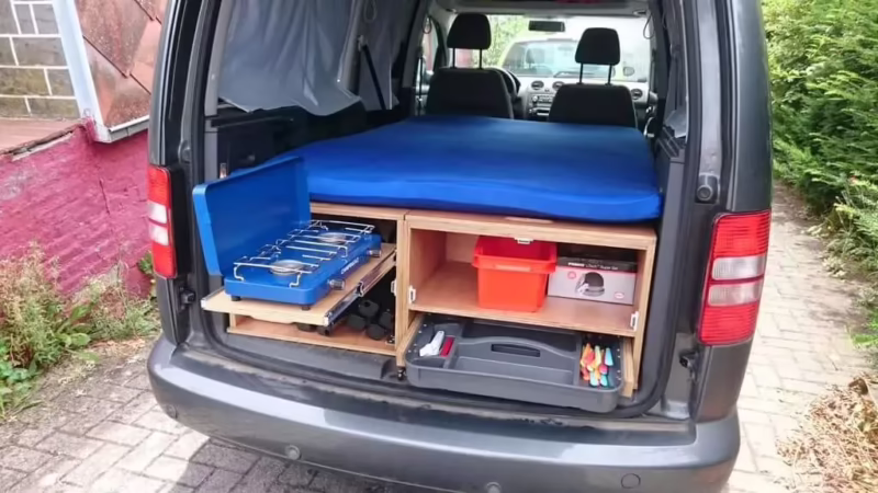 Can you sleep in a SWB Caddy?