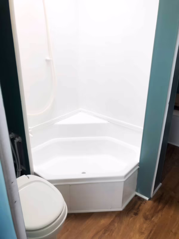 Can you put a bathtub in a camper?