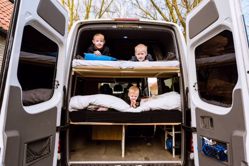 Hoeveel kost het om een bus om te bouwen naar een camper?