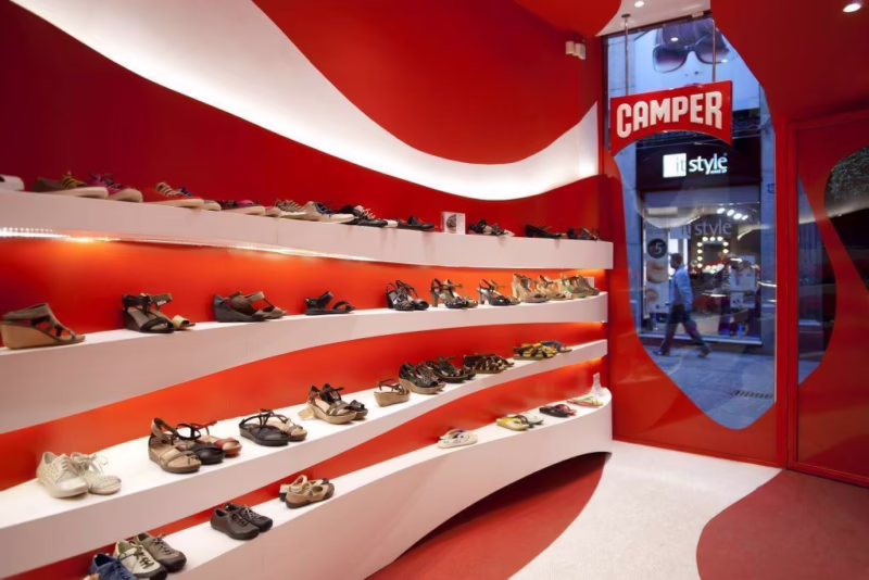 ¿Cuánto factura Camper?