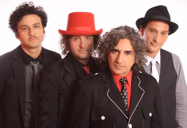 ¿Quién es el cantante de Los Tipitos?