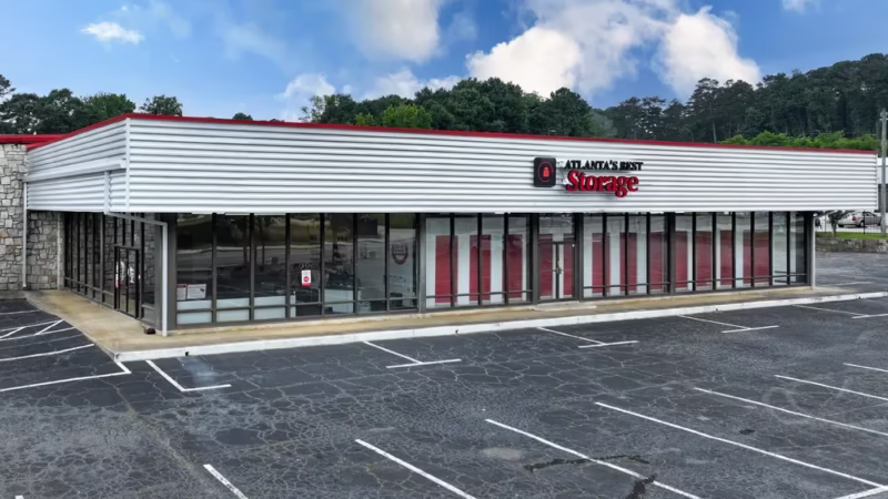 What is the average cost to store a camper?