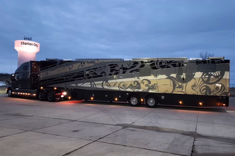 ¿Qué marca es la camioneta Apocalypse?