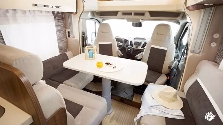 ¿Dónde están los cinturones de seguridad en la autocaravana?