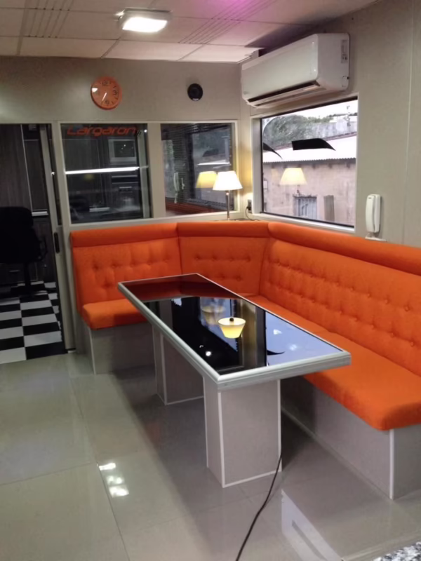 ¿Cómo se llama el mueble que acompaña al comedor?