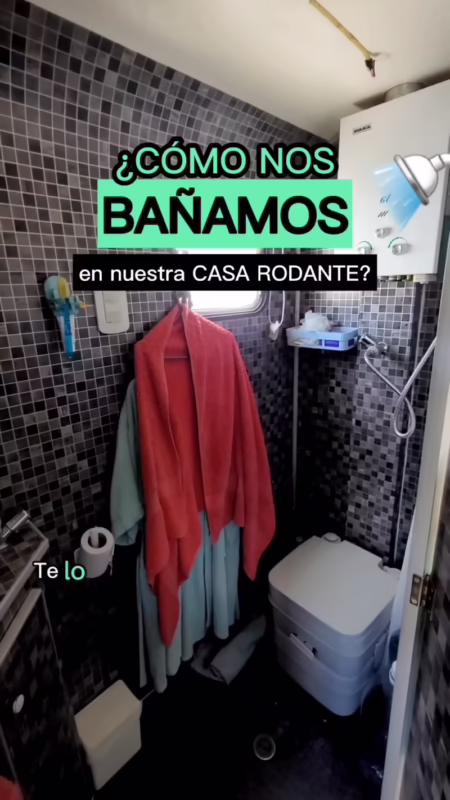 ¿Dónde debe estar ubicado el baño?