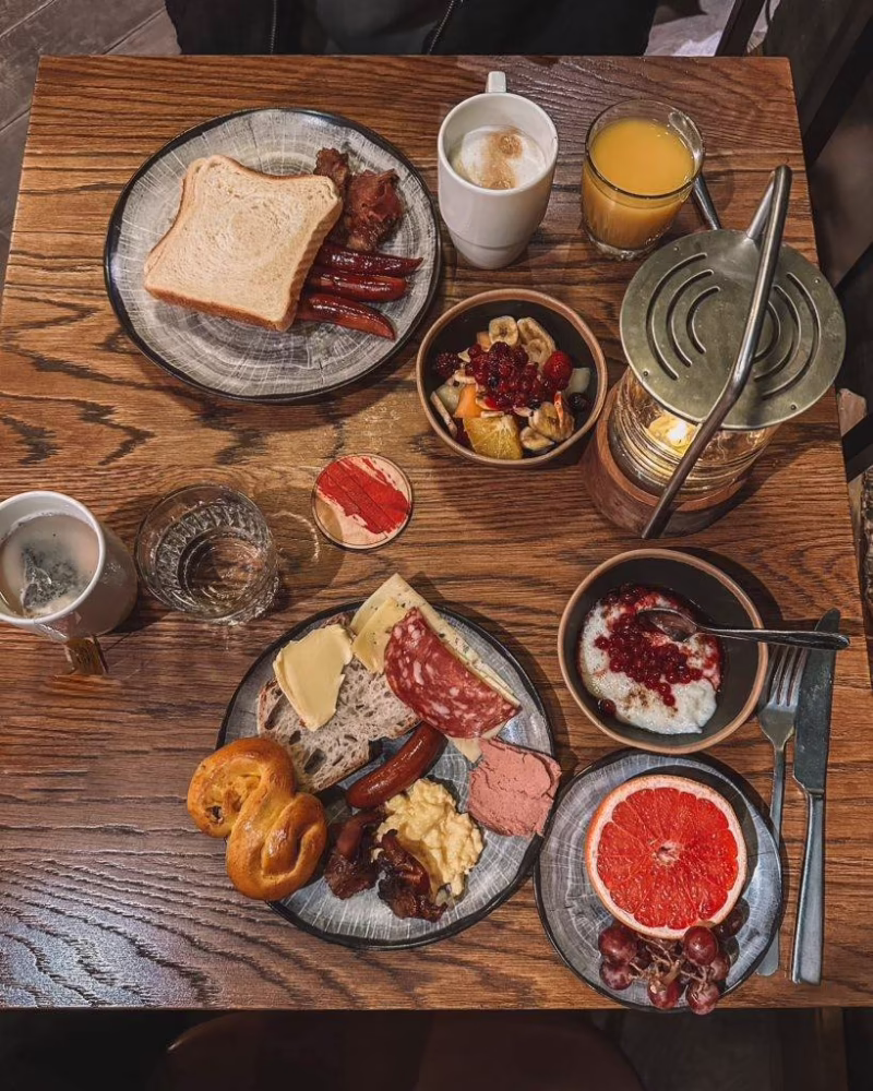 What to take to a hotel for breakfast?