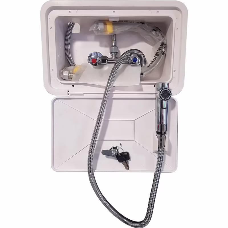 ¿Cómo hacer correr agua caliente hacia una ducha exterior?