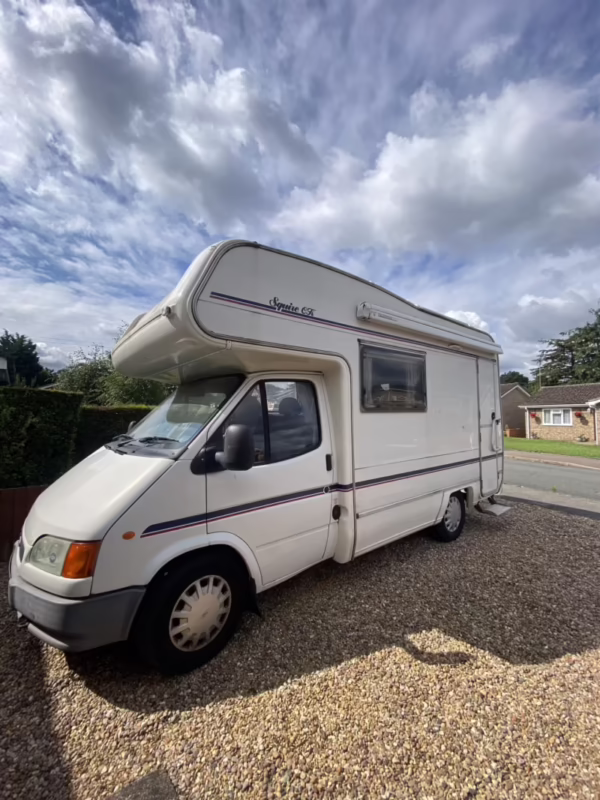 ¿Qué tamaño tiene la autocaravana Ford Herald?