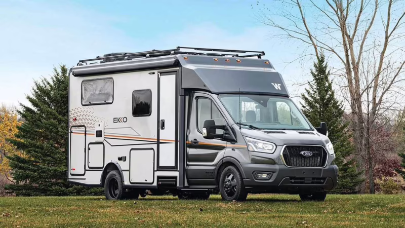¿Cuánto cuesta una furgoneta camper Ford 2025?