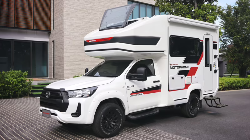 ¿Qué camioneta compite con la Hilux?