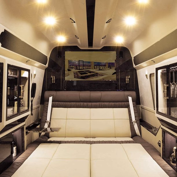 ¿Las luces de la autocaravana son de 12 V o 120 V?