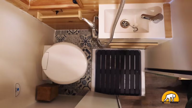 ¿Cuánto mide el baño de una furgoneta camper?