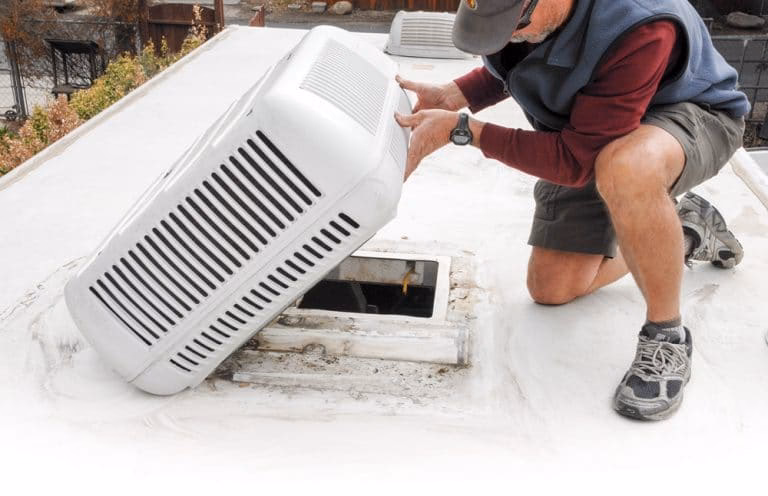 ¿Necesito limpiar el aire acondicionado de mi RV?