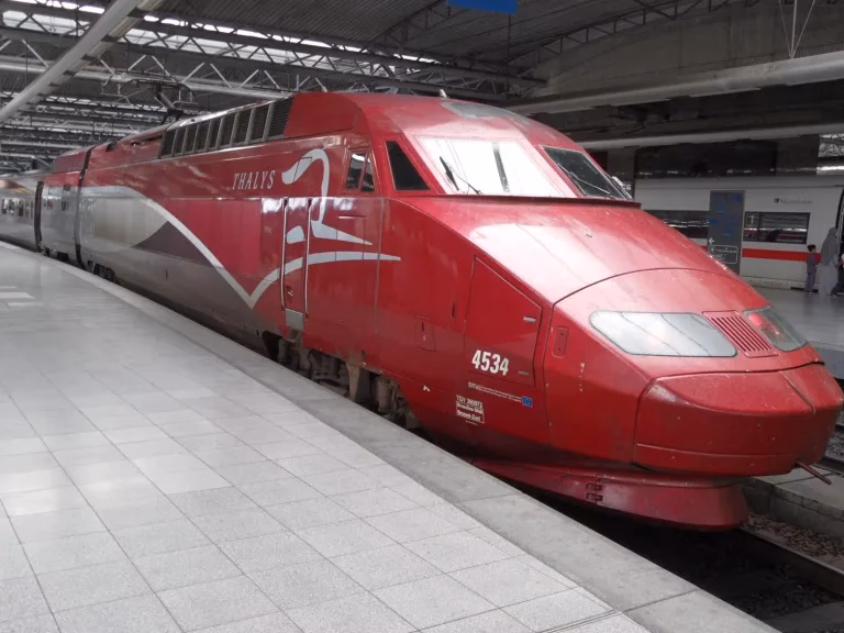 ¿Necesitas un pasaporte para ir de Bruselas a Ámsterdam?