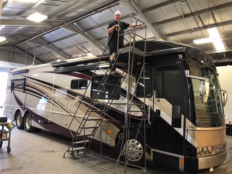 What is the difference between collision and auto repair?