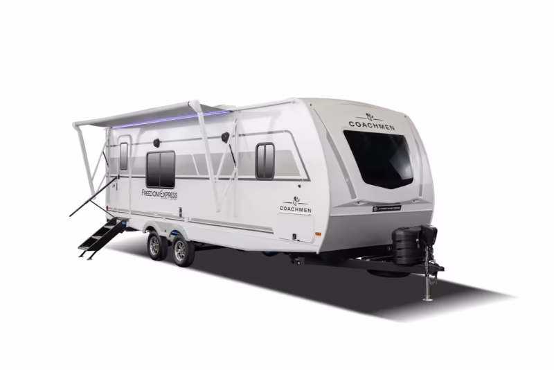 ¿Quién fabrica los vehículos recreativos Freedom Express?