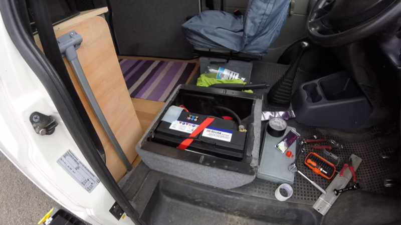 How long should a leisure battery last in a motorhome?