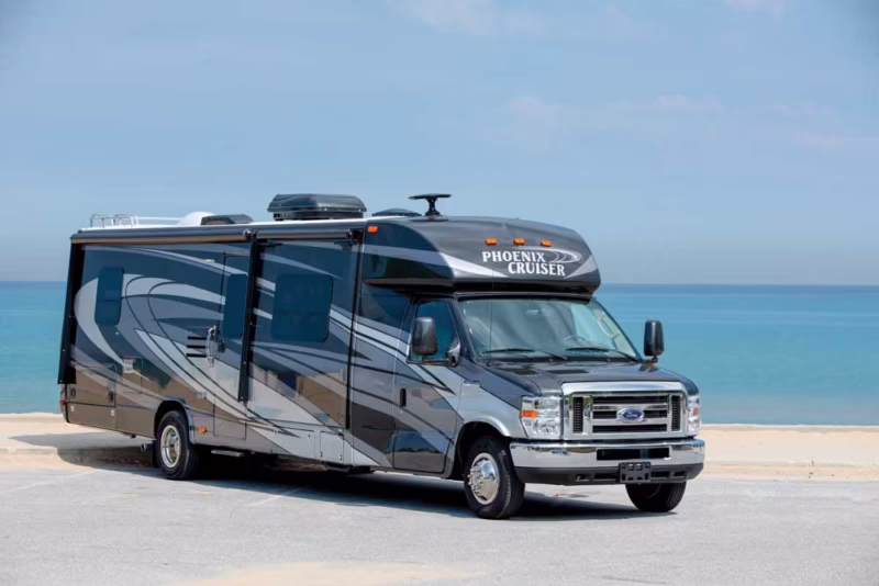 Who makes Phoenix Cruiser motorhomes?
