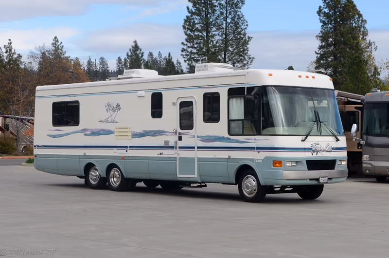 Who makes national motorhomes?
