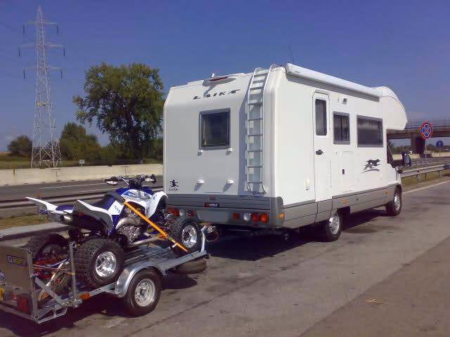 Quale patente è necessaria per guidare un camper con rimorchio?