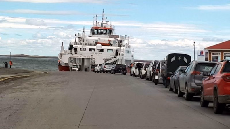 ¿Cuánto cuesta la barcaza para cruzar el Estrecho de Magallanes?