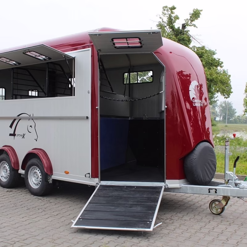 Hoe kan ik het plaatwerk van mijn caravan herstellen?
