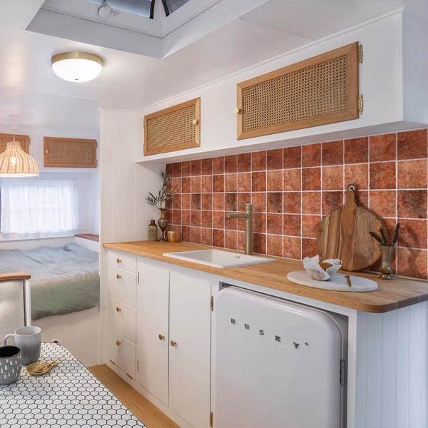 ¿Qué se pone en la pared de los baños?