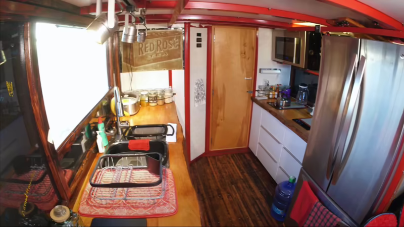 Is it legal to turn a trailer into a camper?