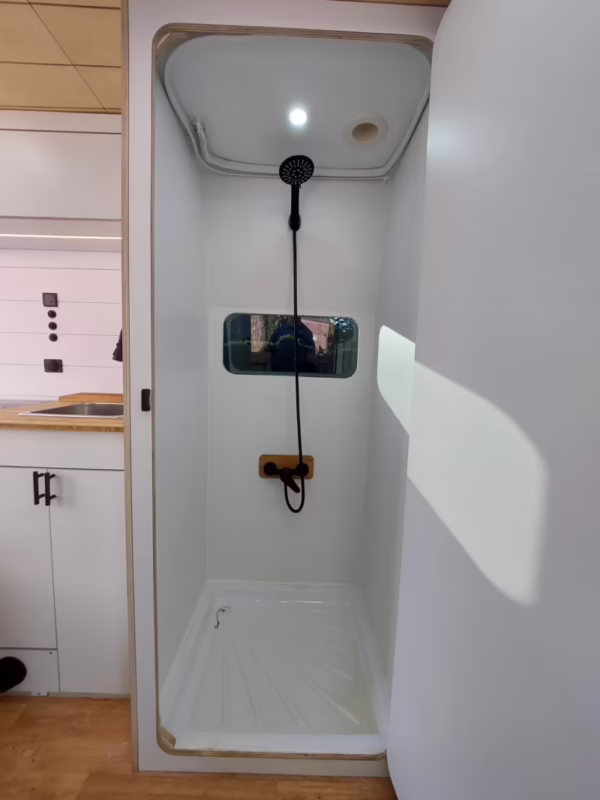 ¿Cómo funcionan las duchas en las autocaravanas?