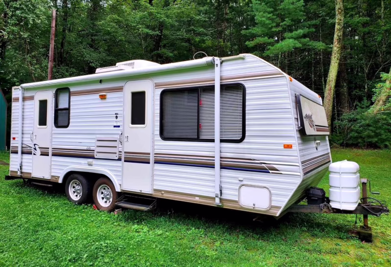 Does Sunline still make campers?